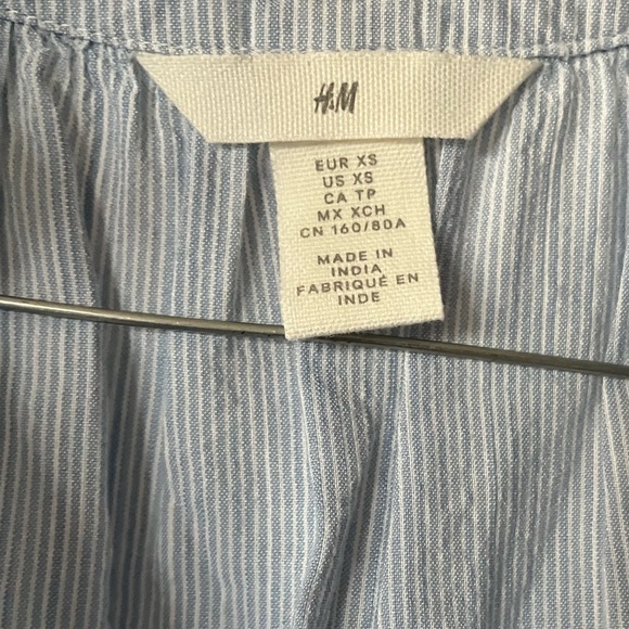 H&M V-Neck Blouse - Picture 3 of 3